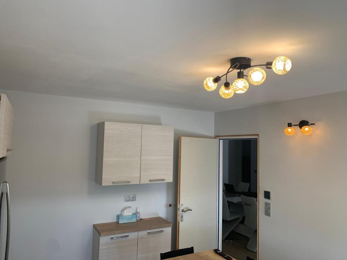 Chambre Privee/Climatisee+Tv /Petit Dejeuner Inclu/Tout Confort Nevers Exterior photo