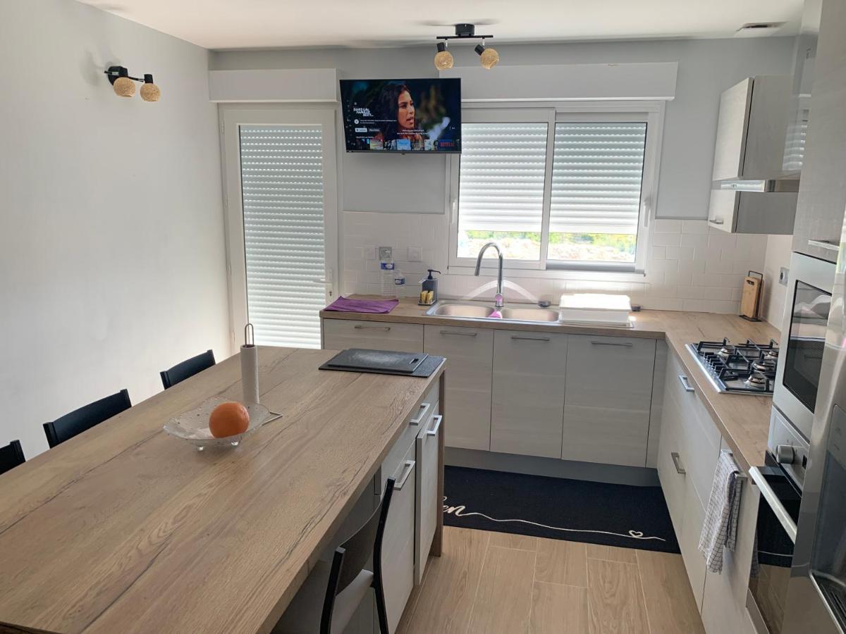 Chambre Privee/Climatisee+Tv /Petit Dejeuner Inclu/Tout Confort Nevers Exterior photo