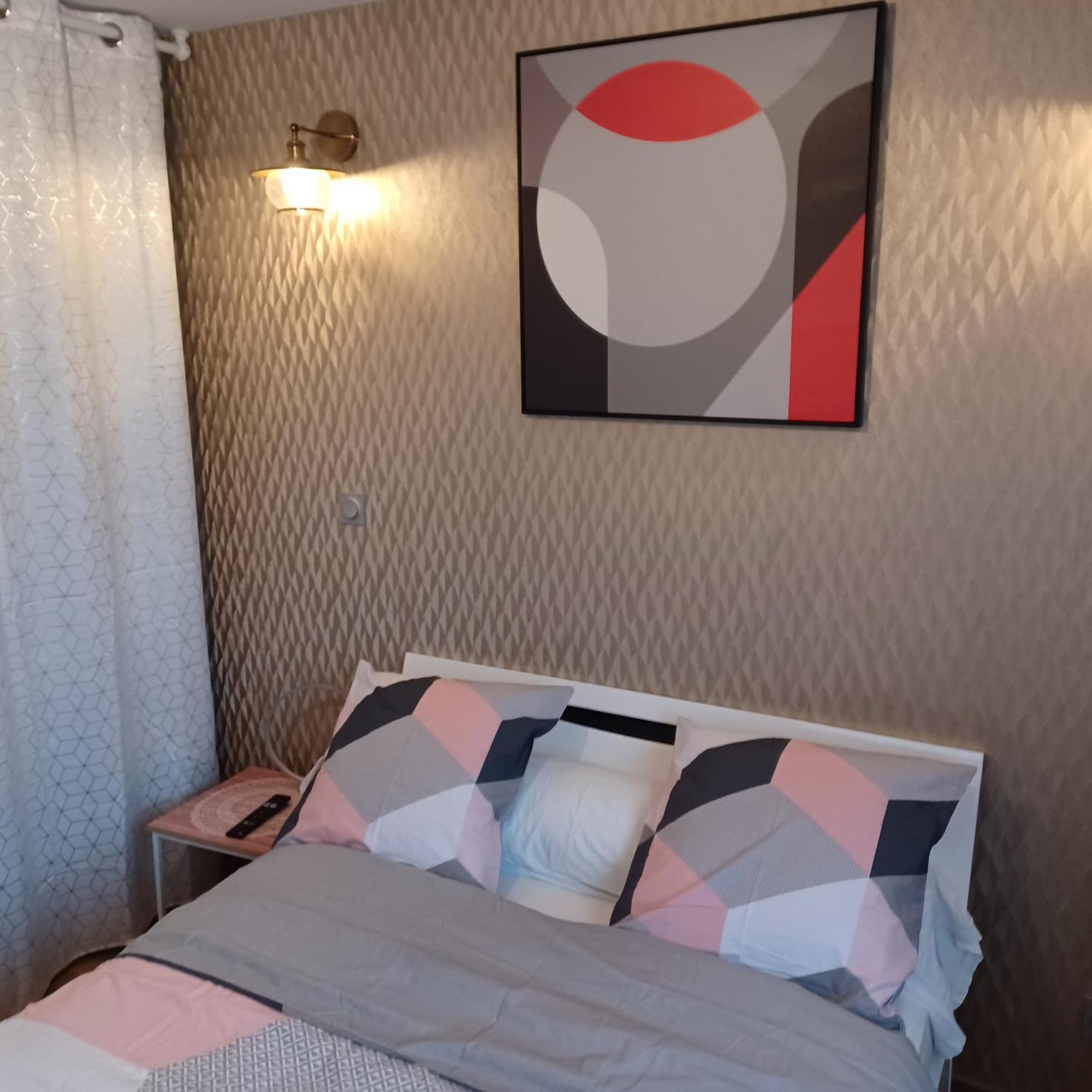 Chambre Privee/Climatisee+Tv /Petit Dejeuner Inclu/Tout Confort Nevers Exterior photo