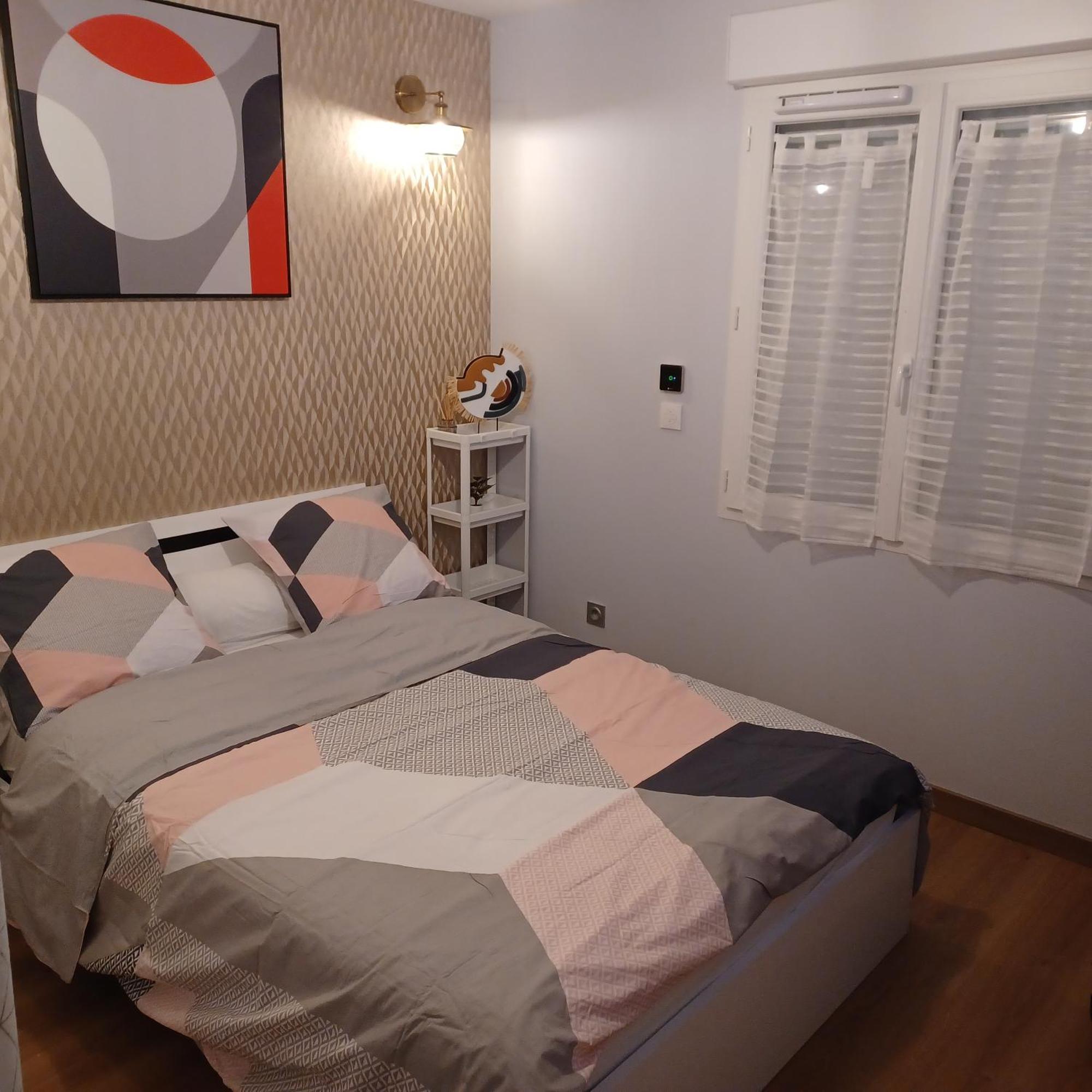 Chambre Privee/Climatisee+Tv /Petit Dejeuner Inclu/Tout Confort Nevers Exterior photo